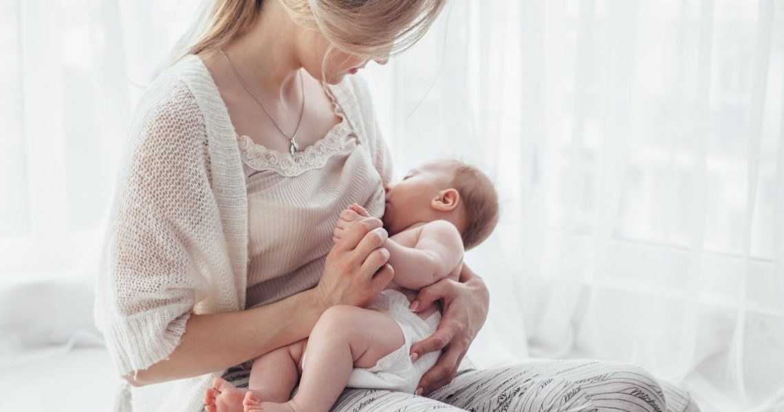 Breastfeeding vs. Formula Feeding: 7 Common Breastfeeding Questions